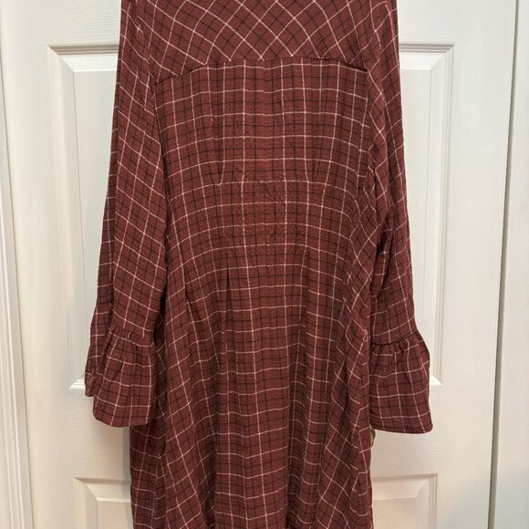 Discount Shipping Torrid, pre-owned women's dress.  Size 2 - Picture 3 of 3